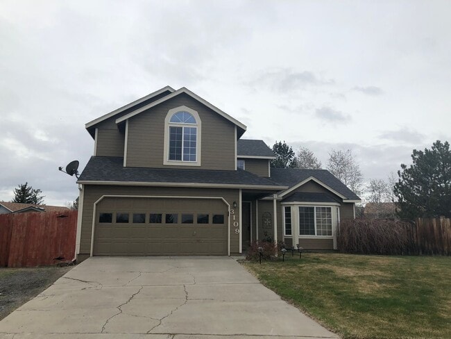 Building Photo - Large 3 Bed/2.5 Bath Located in Providence Neighborhood