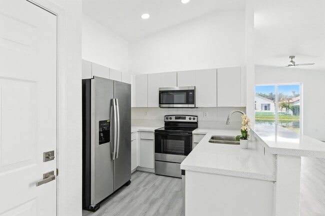 Building Photo - 18650 SW 28th Ct