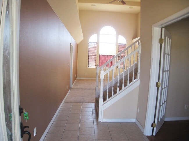 Photo - 627 Kings Glen Loop