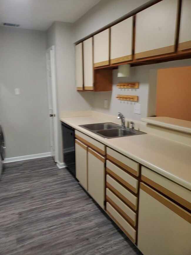 Photo - 2 Bedroom, 2 Bath Georgetown townhome with Community Pool, Tennis court, and Playground!