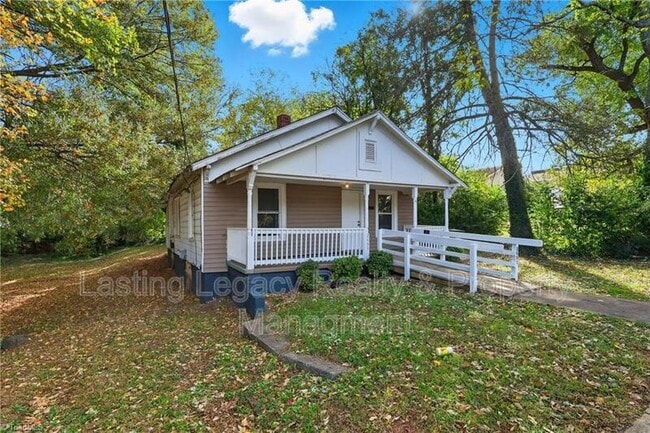 Photo - 2051 Bloomfield Dr