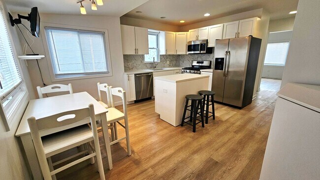 Photo - 2704 N New England Ave