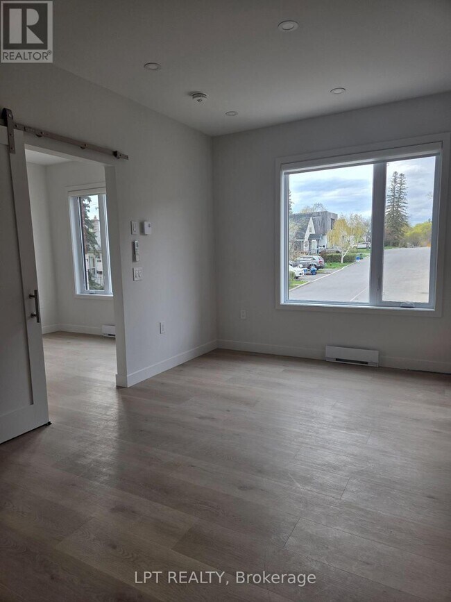 Photo - 250 Shakespeare St Unit 3