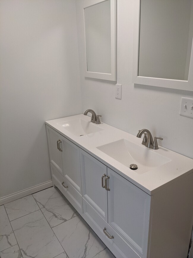 Building Photo - 625 Hawthorn Ave Unit 625 Hawthorn ave Rental