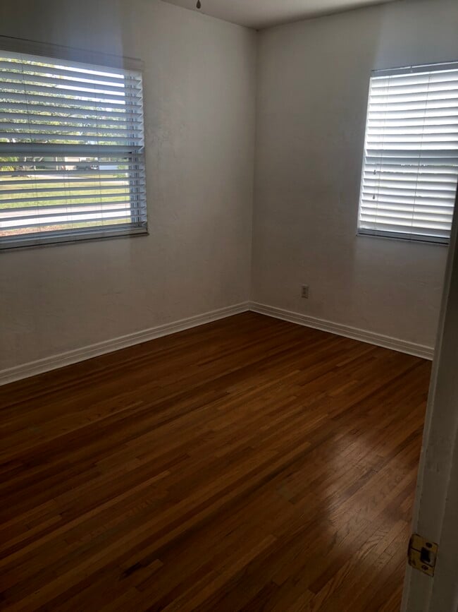 Photo - 440 38th Ave NE