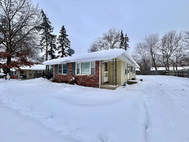 Building Photo - 3057/3059 Goodman Ave SW Unit 3507