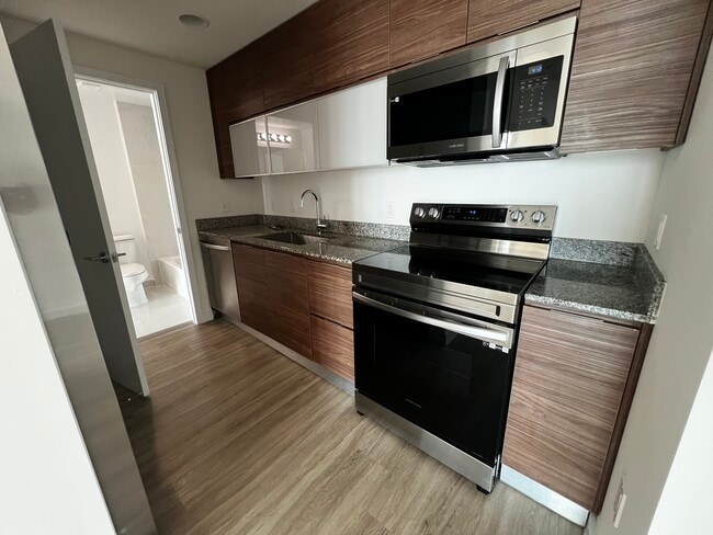 Building Photo - 529 SW 3rd St Unit A2 Rental