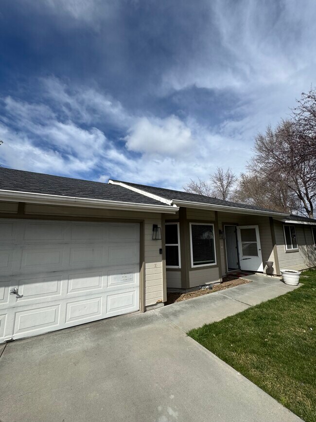 Photo - 2121 S Stephen Ave