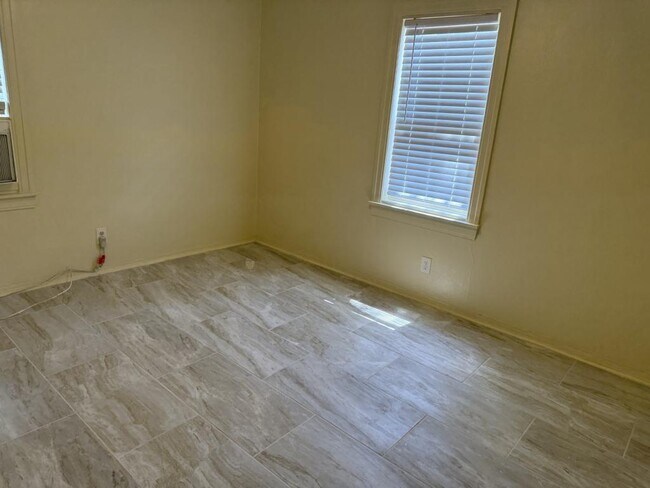 Photo - 2843 2nd Ave S