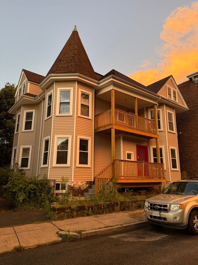 Building Photo - Fayston Unit 2