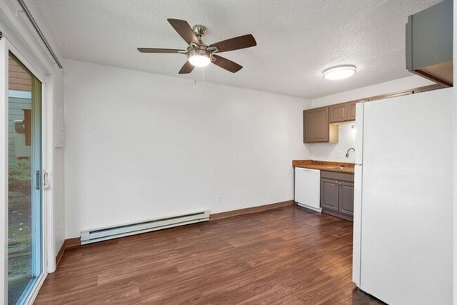 Photo - 3 bedroom home. FIRST MONTH FREE & A 55in ...