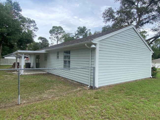 Photo - Charming Updated Home with New Appliances, Fenced Yard & Great SE Ocala Location!
