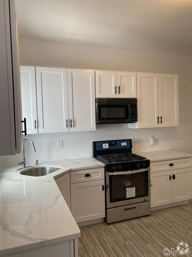 Building Photo - 2-l Andrew St- Rental