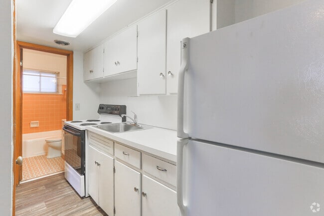 The Glade - Kitchen - Highland Apartments