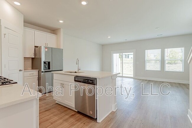 Photo - 422 Ellis Mill St