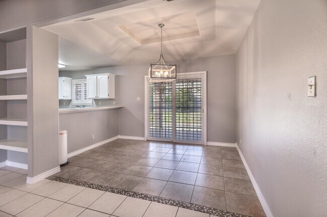 Photo - 312 Cambridge Loop