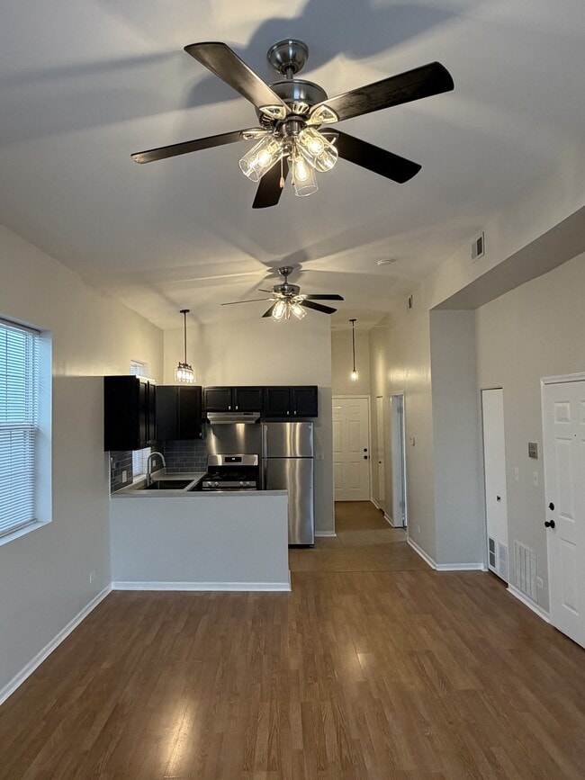 Building Photo - 2328 W Belmont Ave Unit #3FF