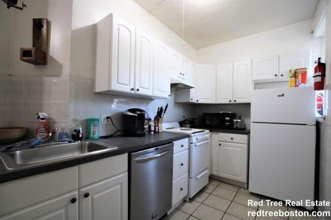 Building Photo - 316 Saint Paul St Unit 3