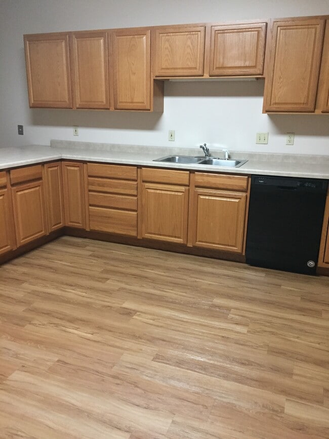 Photo - Peerless Apartments