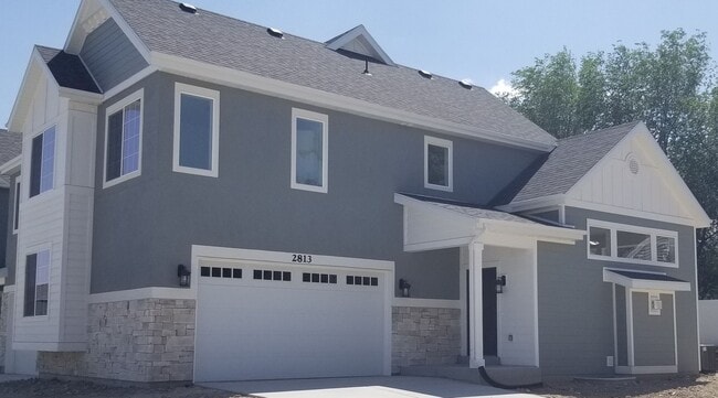 Building Photo - Beautiful SLC Town Home Available Now