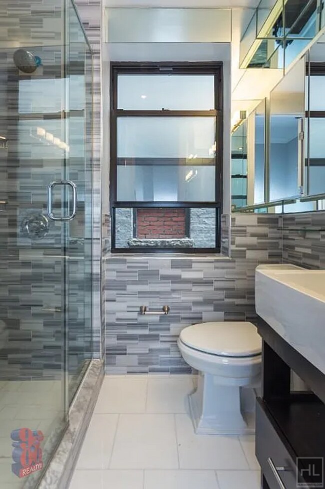 Photo - West 103rd Street Unidad 3FW