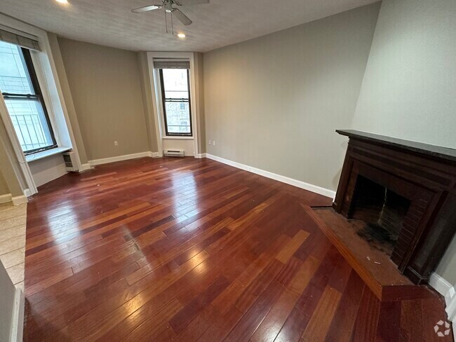 Building Photo - 249 Newbury St Unit 1 Rental