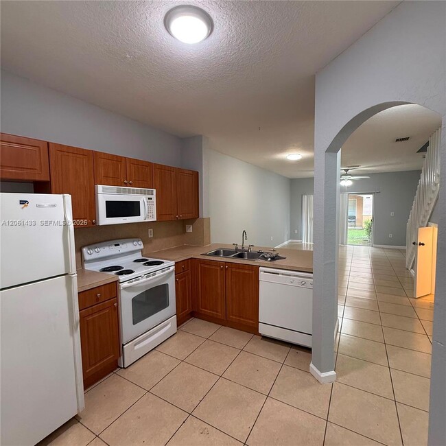 Building Photo - 8811 S Isles Cir Unit 8811