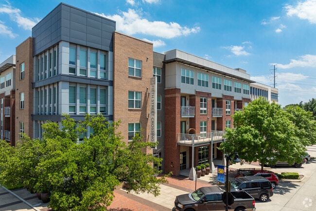 Building Photo - Oaks 5th Street Crossing at City Center Rental