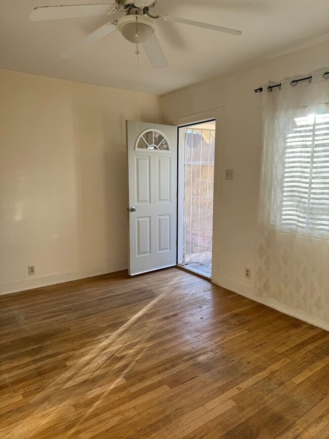 Building Photo - 422 Vassar Dr SE Unit 1/2 Rental