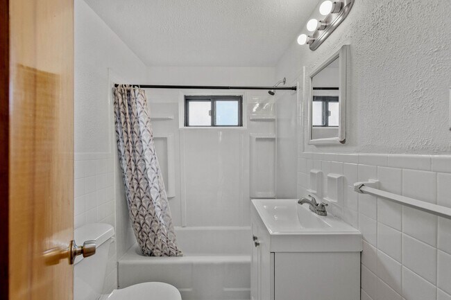 Photo - Beautiful 2 bedroom home in Pitcairn available August 15!