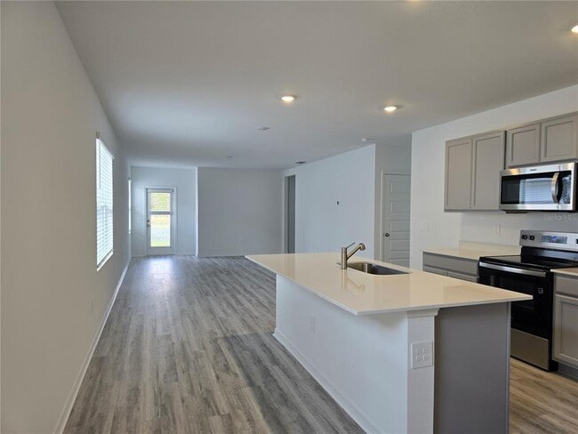 Photo - 8411 Madrid St