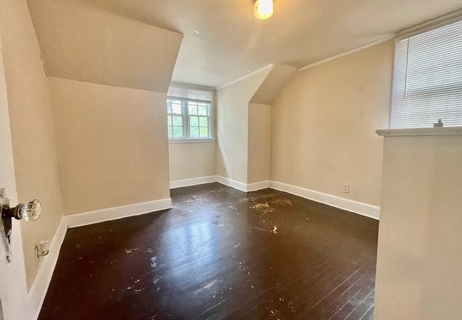 Photo - 433 Thorn Pl