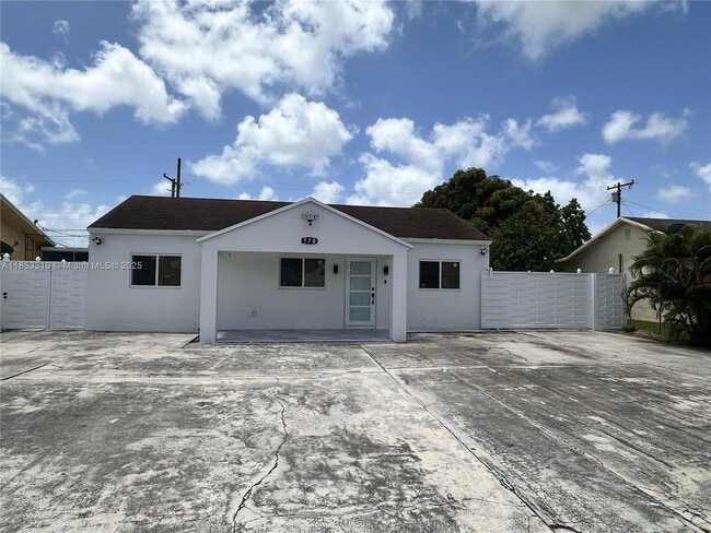 Building Photo - 770 SE 4th Pl Rental