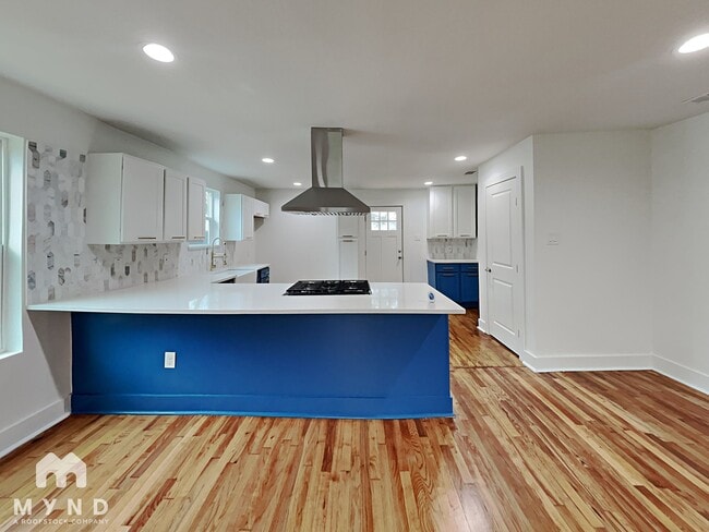 Photo - 2718 Lawrence St