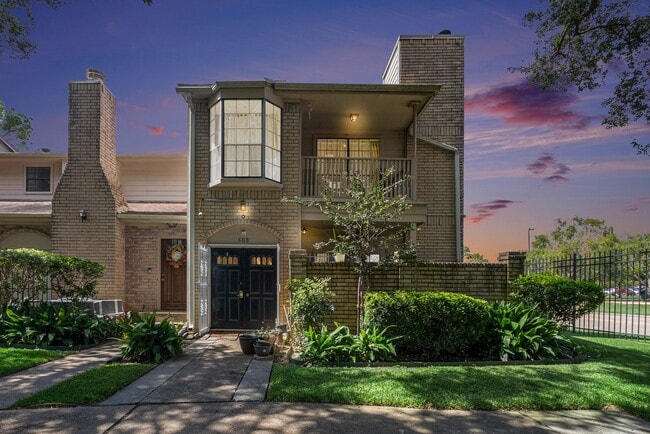 Photo - 800 Country Pl Dr