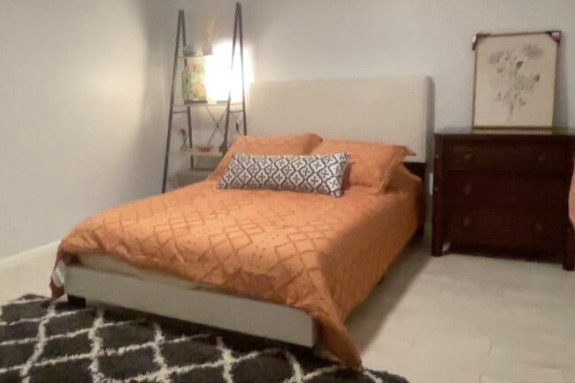 Building Photo - 2488 Waterside Dr Unit Cozy Room for Rent