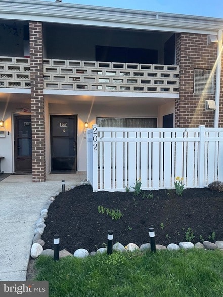 Building Photo - 202 Stony Way