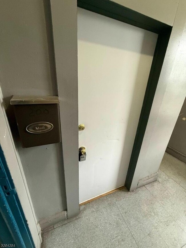 Building Photo - 705 Park Ave