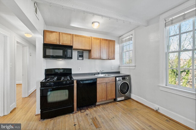 unit 204 - 115 S Patrick St