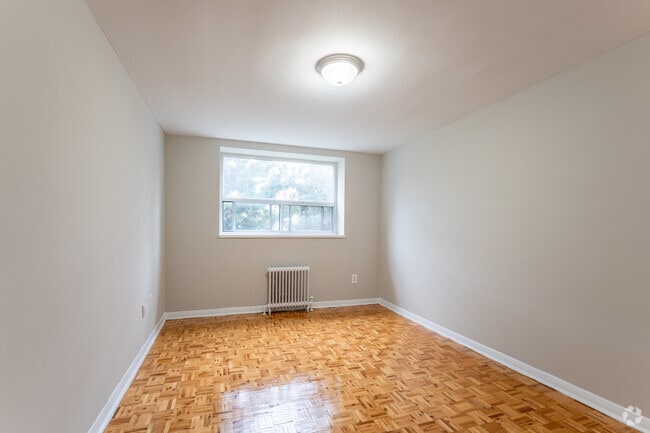 2BR, 1BA - 849SF - Primary Bedroom