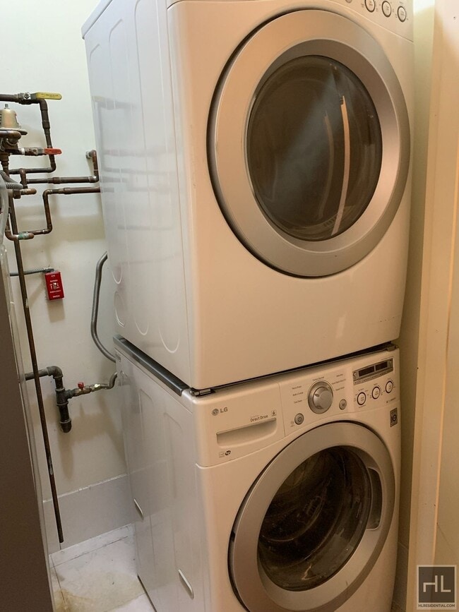 Photo - Graff Avenue, Bronx Unidad 3