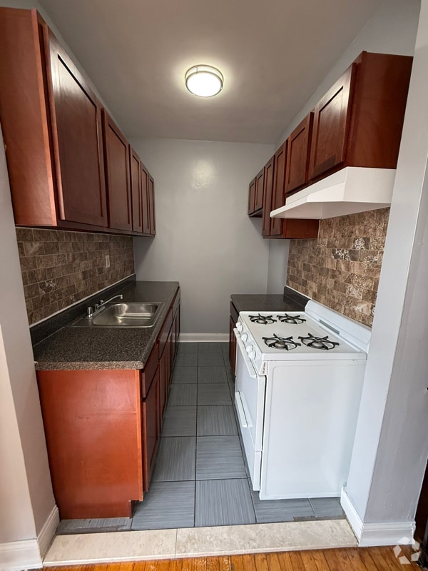 Building Photo - 7 Chestnut St Rental