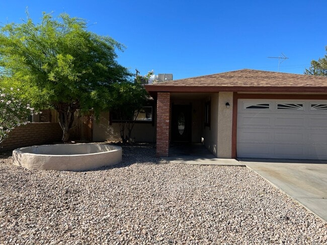 Building Photo - Call Vaughn Realty Property Management (76... Rental