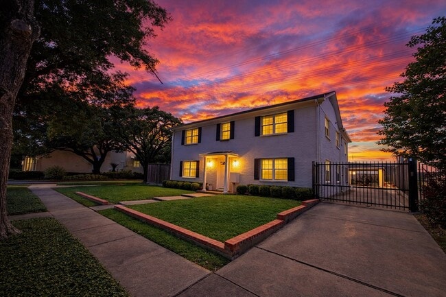 Building Photo - 2126 Banks St Unit 3