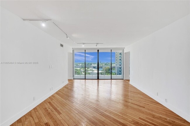 Photo - 20281 E Country Club Dr Unit 412