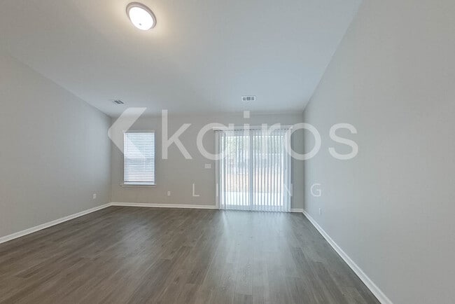 Photo - 104 Bluff Rd