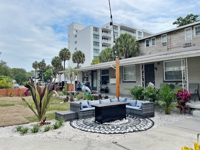 656 Beach Dr NE Unit 656-06