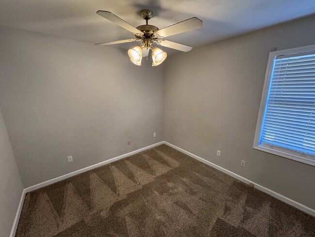 Photo - 100 Wembley Ct