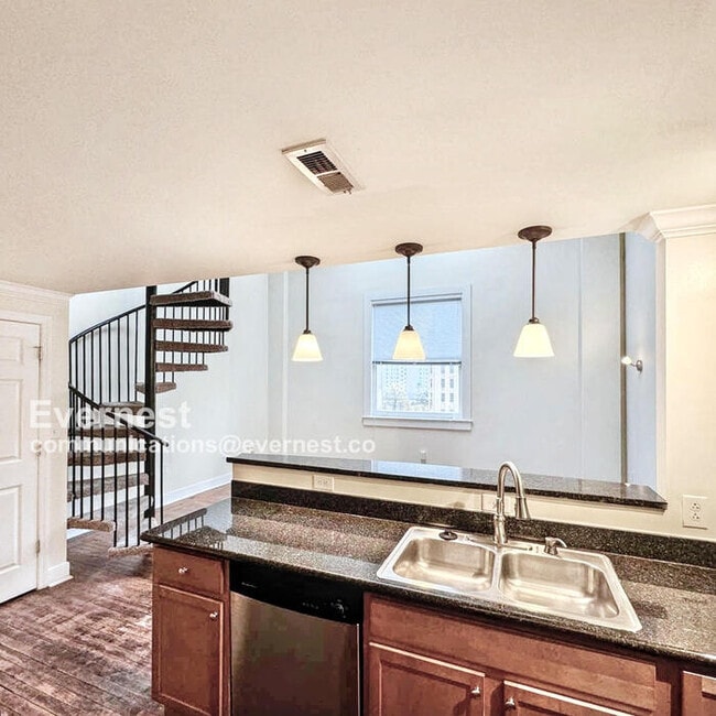 Photo - 525 E Grace St Unidad 205