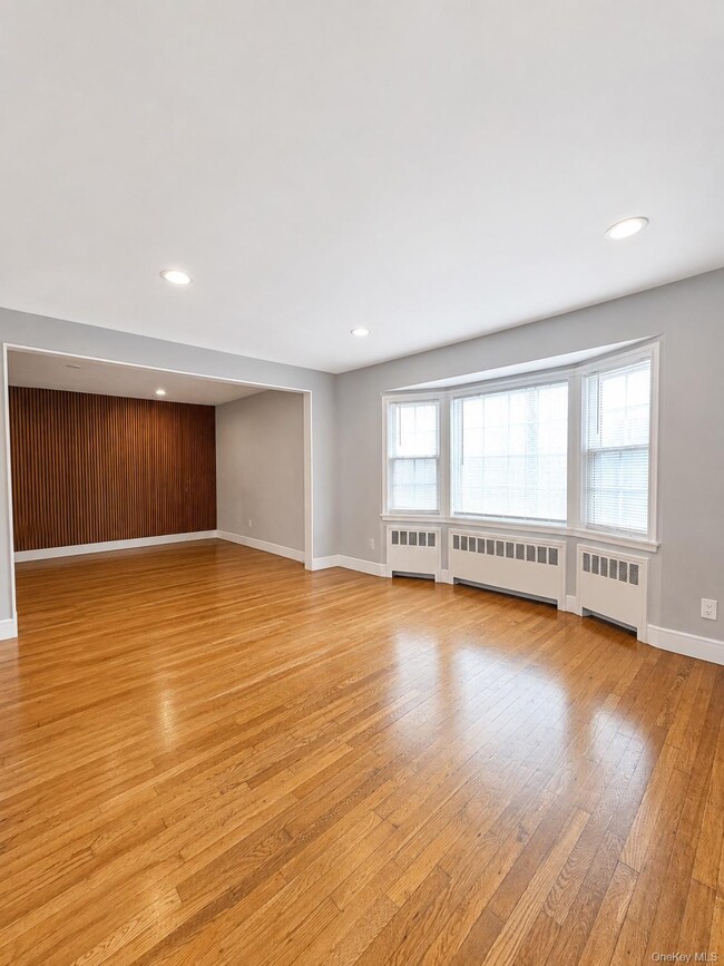 Photo - 1 Iroquois St E